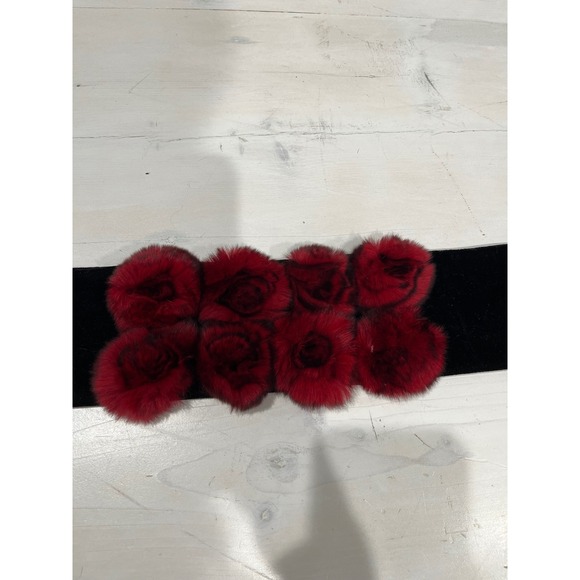 Elegant Red and Black Floral Scarf - Picture 4 of 6